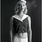 Violett Beane 