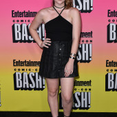 Violett Beane 
