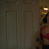 Zoey Deutch 