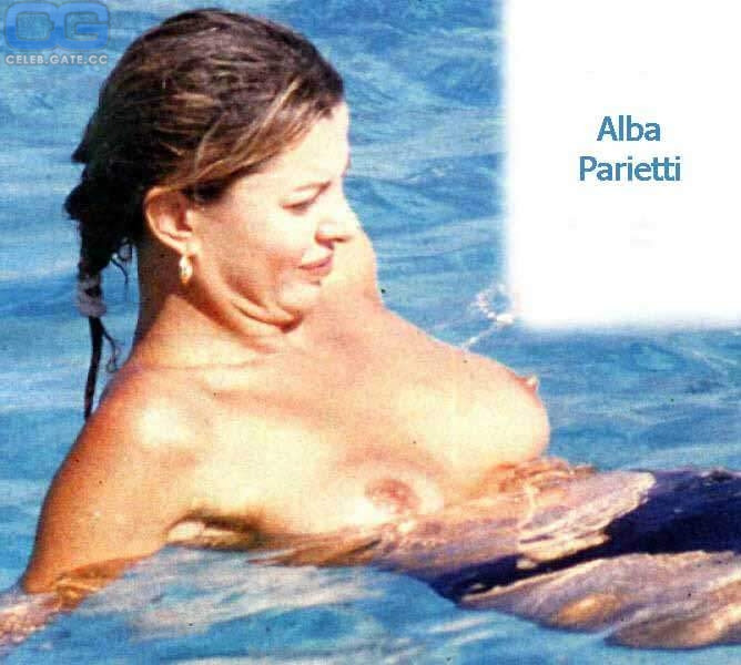 Alba Parietti  nackt
