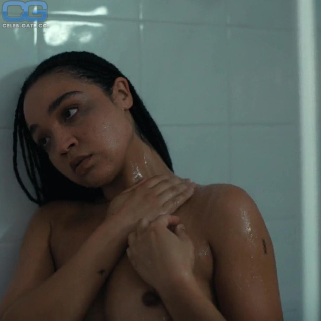 Aisha Dee 