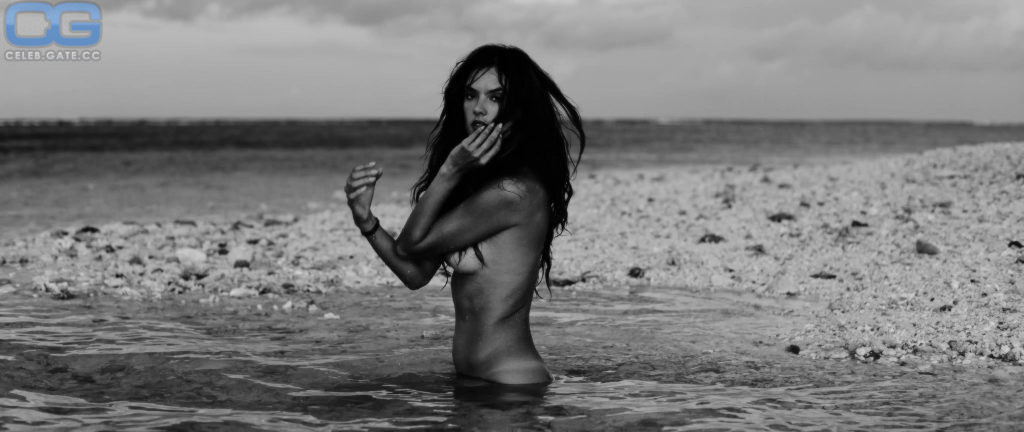 Alessandra Ambrosio topless