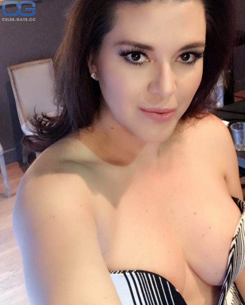 Alicia Machado cleavage