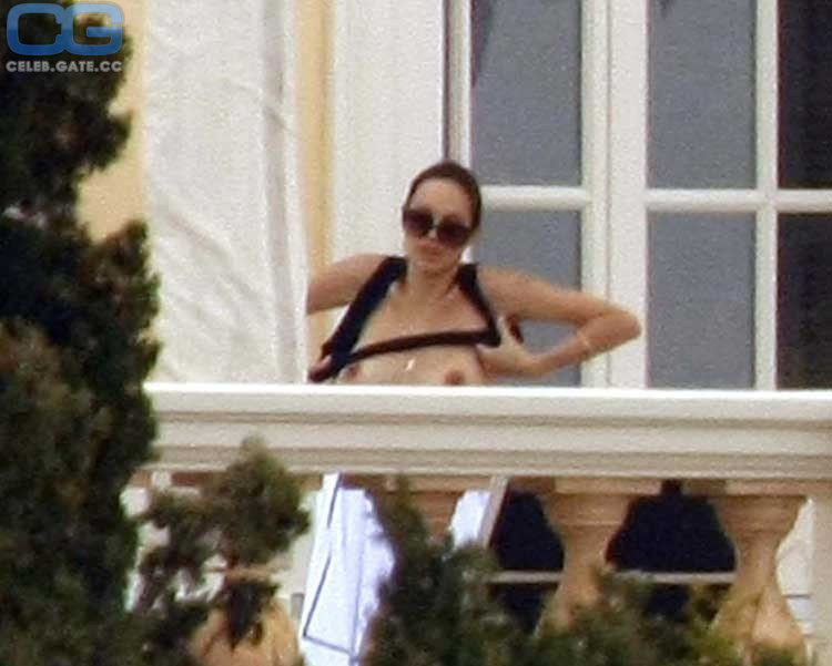 Jolie nude pics