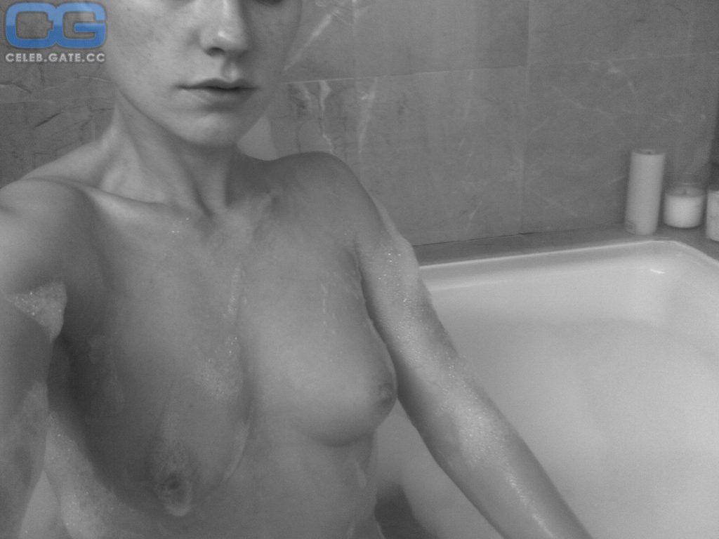 Anna Paquin Nude Pics