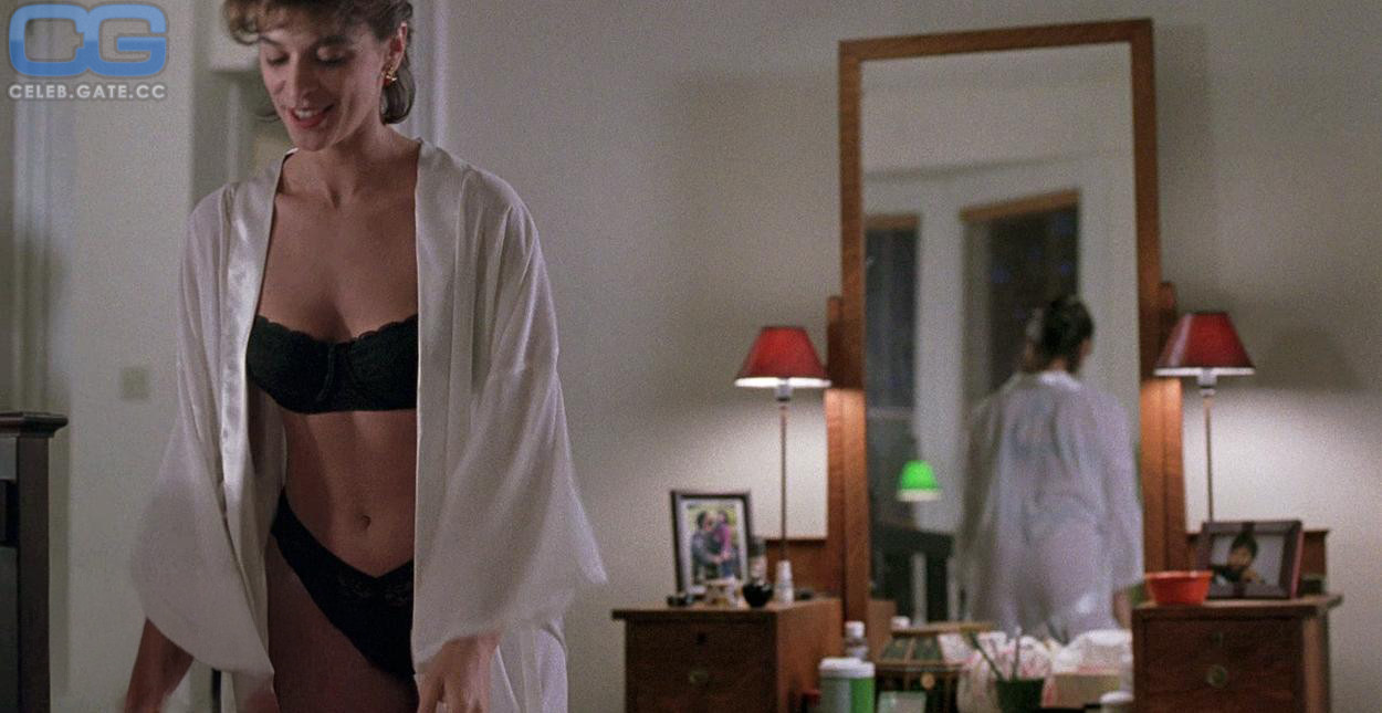 Annabella Sciorra 