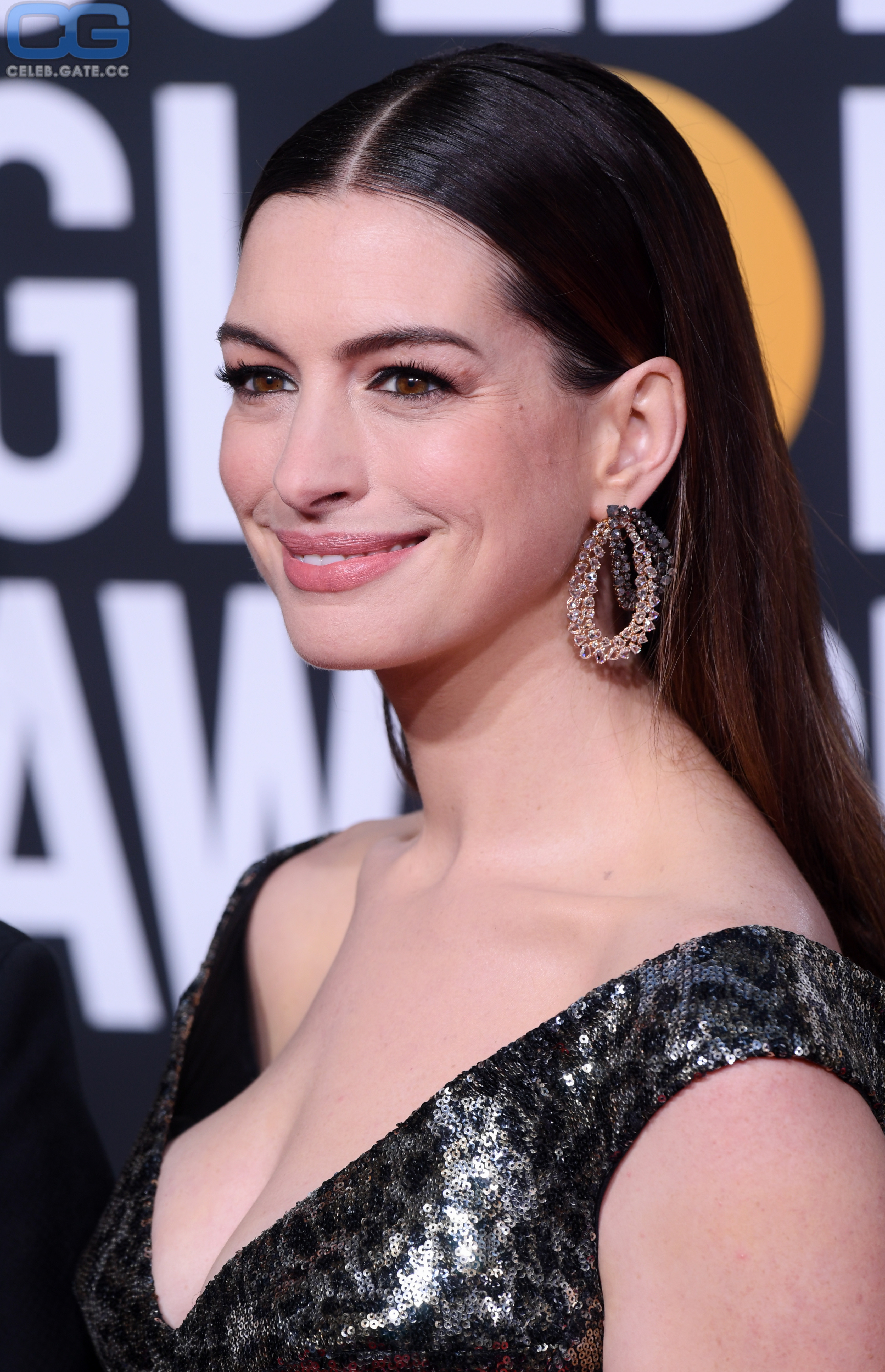 Anne Hathaway cleavage