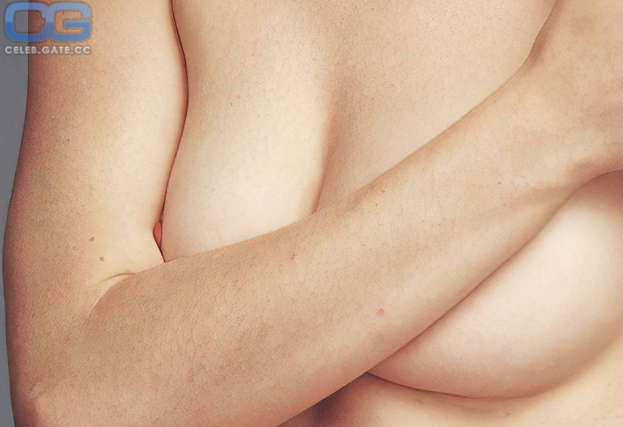 Anne hathaway nude pics, nipple slips