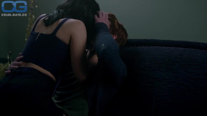 Camila Mendes 