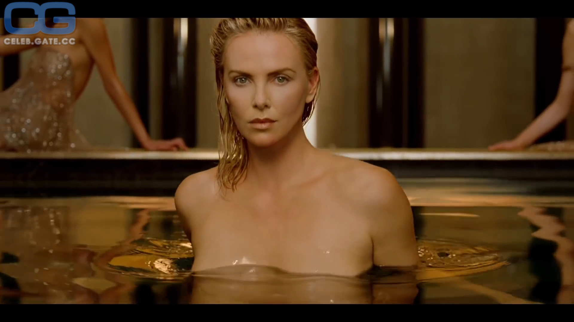 Celeb nackt charlize theron Yahoo fait