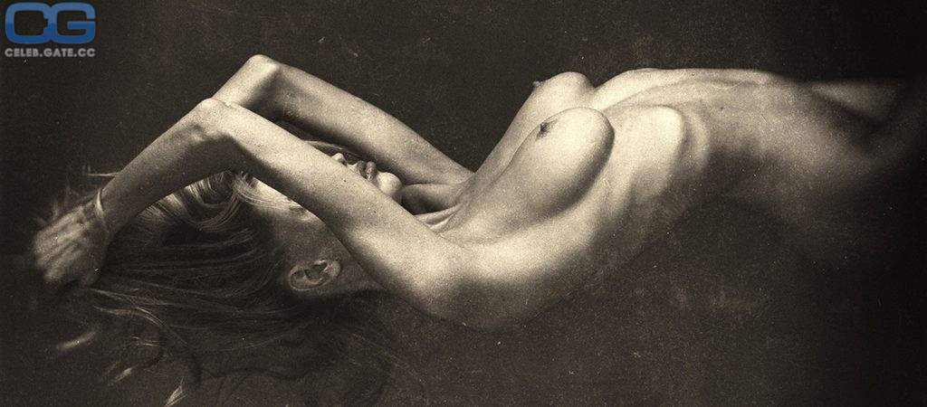 Charlotte McKinney nude