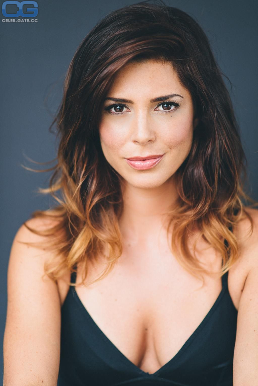 Cindy Sampson cleavage