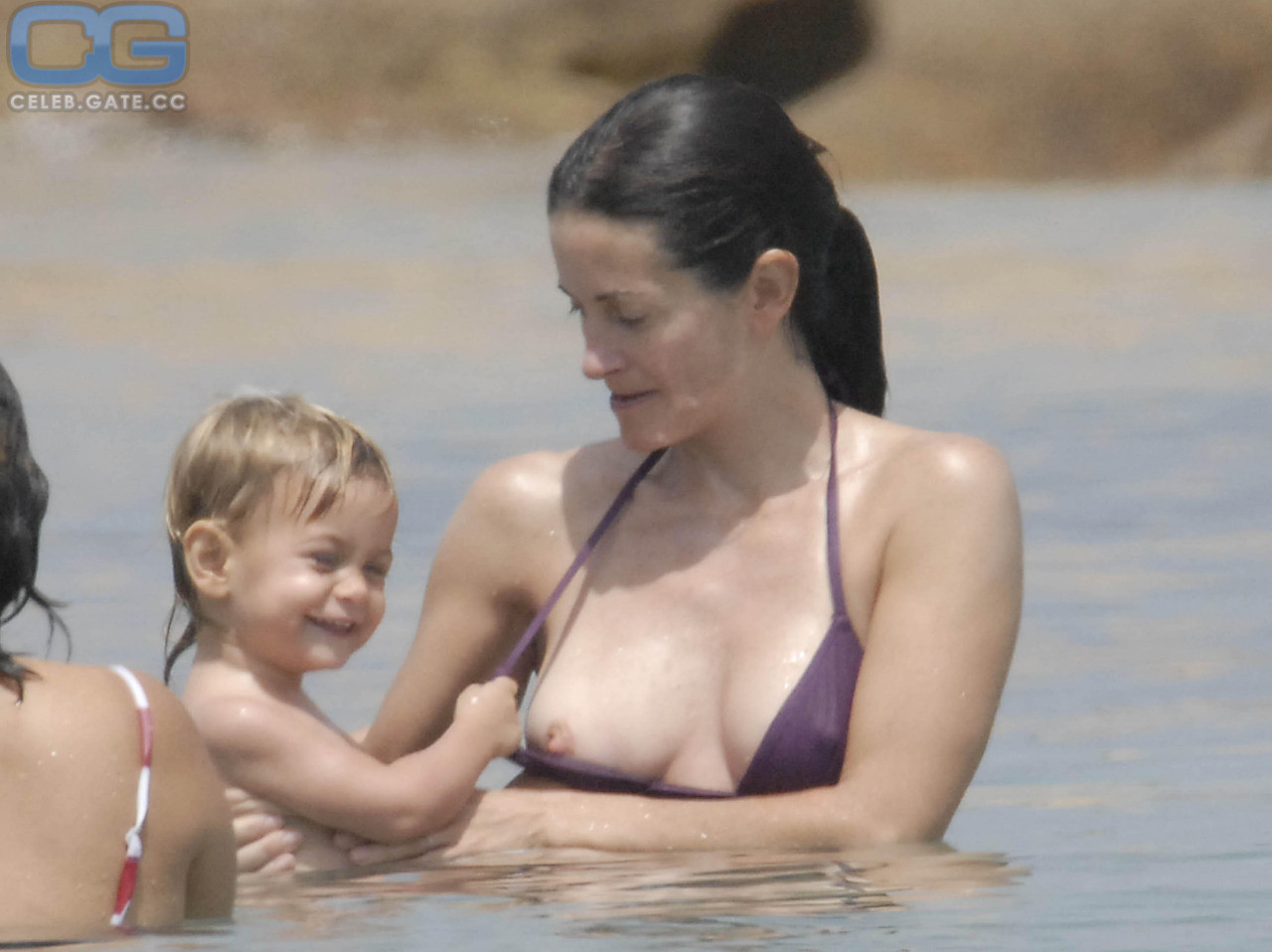 Courteney Cox tit slip