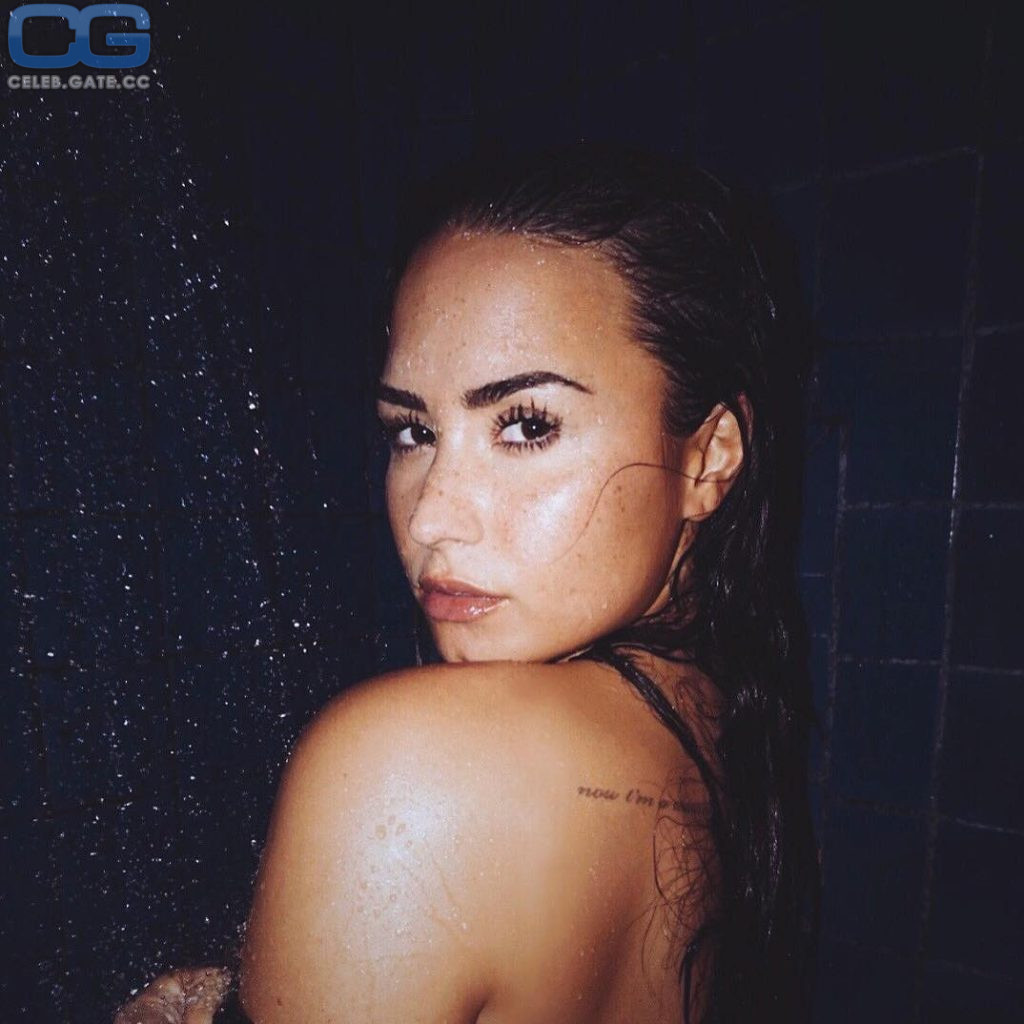 Lovato  nackt Demi Demi Rose: