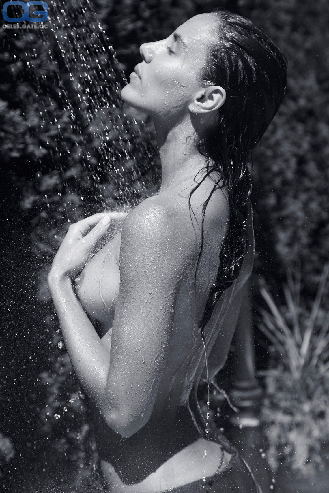 Elisa Meliani topless