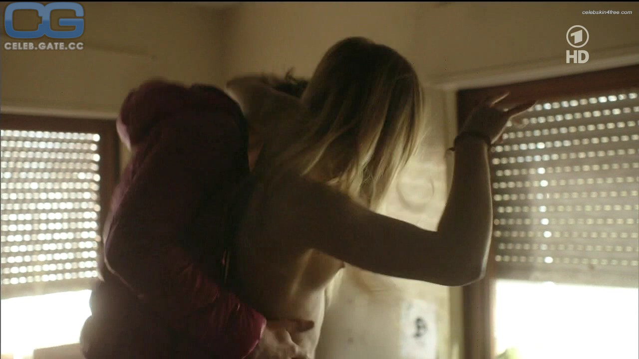 Elisa Schlott sex scene