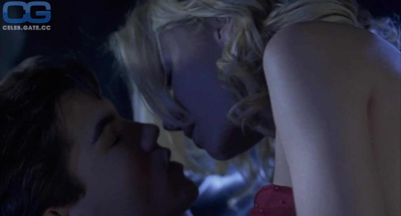 Elisha Cuthbert 