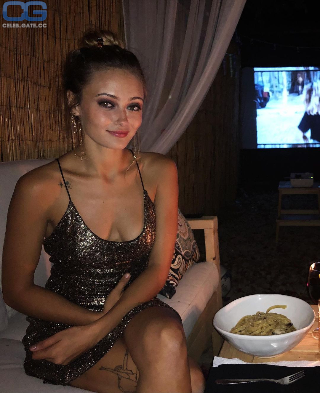 Ella Purnell 