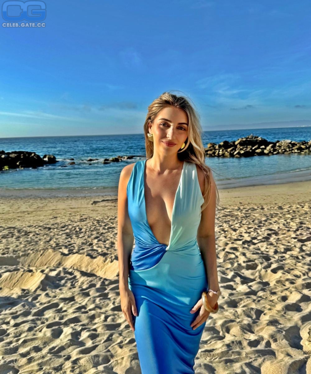 Emelia Hartford 