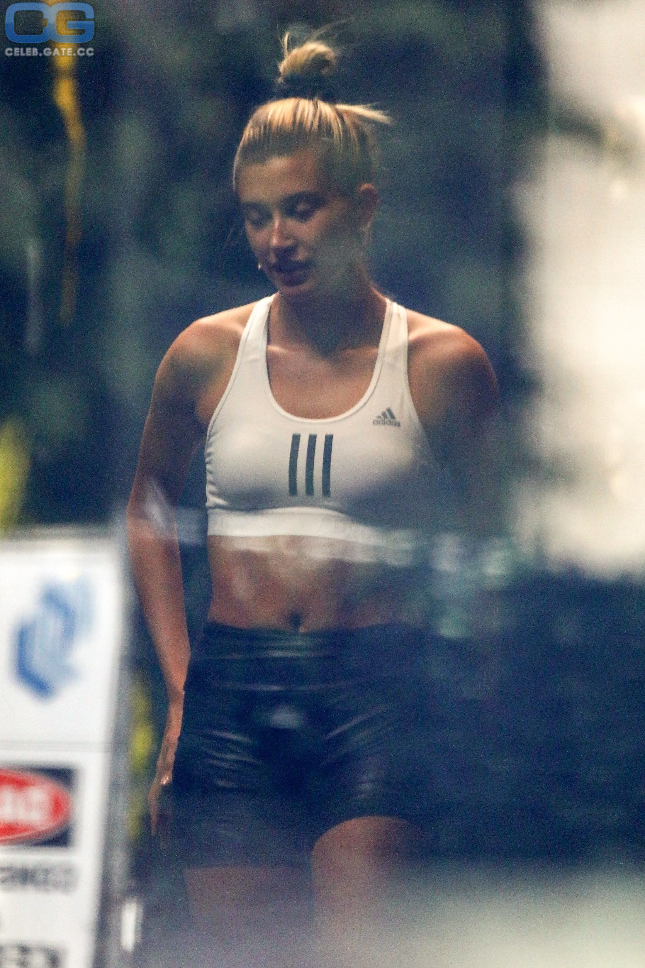 Hailey Bieber 