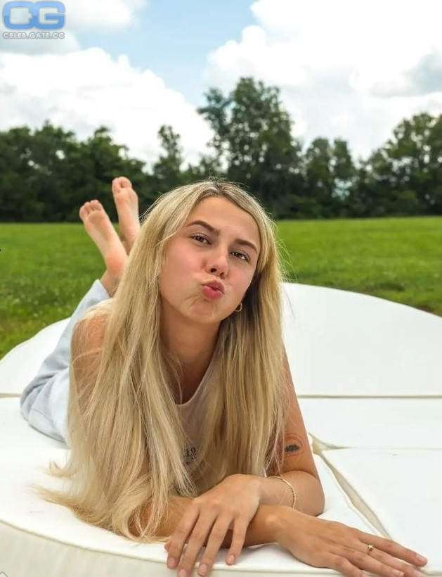 Haliey Welch 