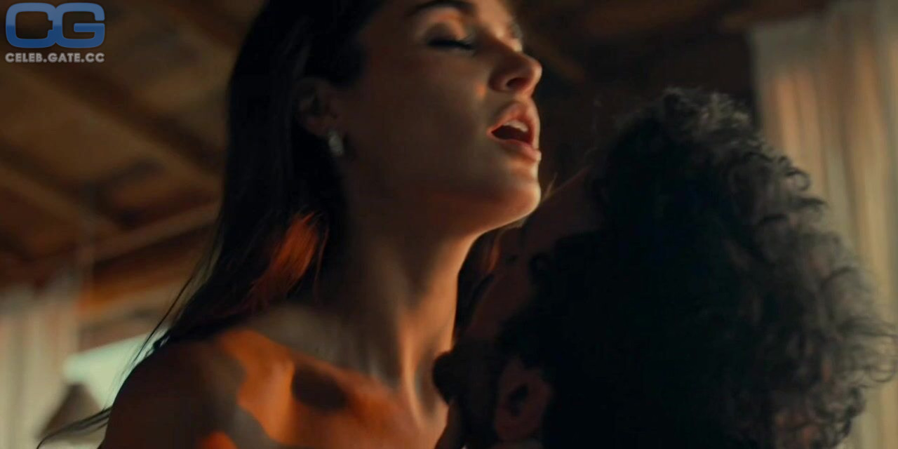 Hande Ercel 