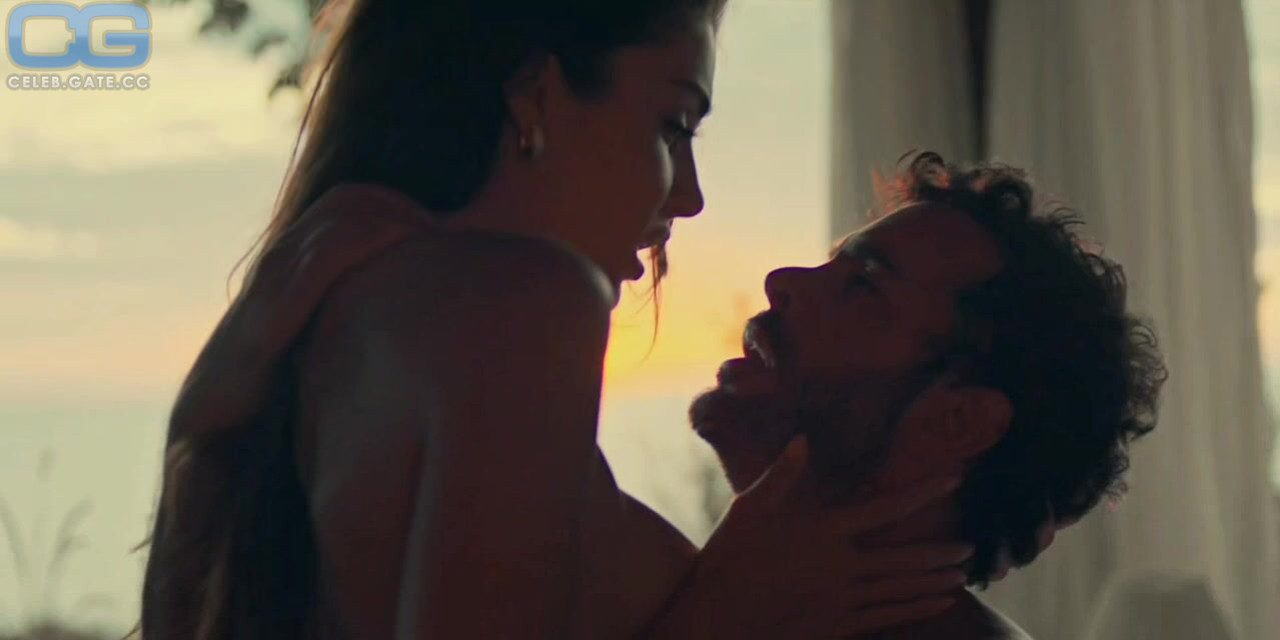 Hande Ercel 