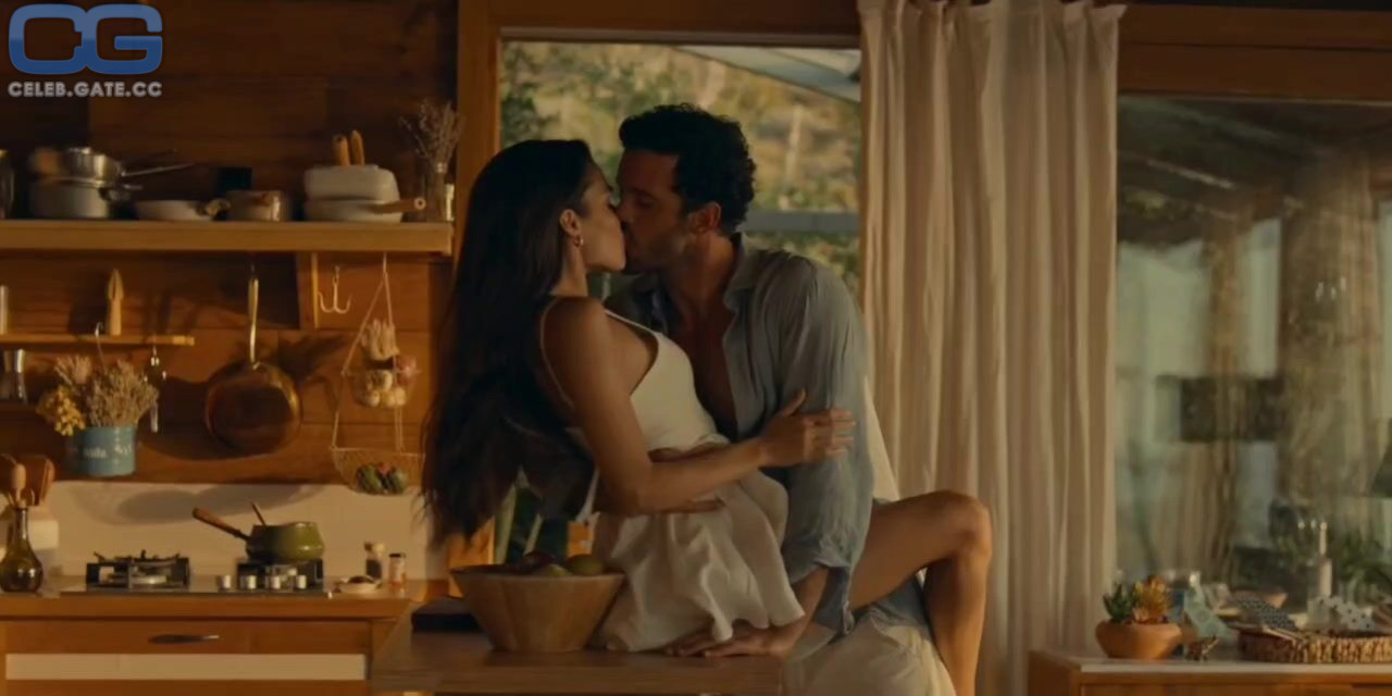 Hande Ercel 