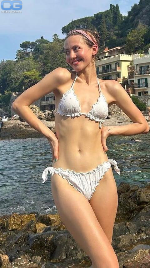 Iris Apatow 