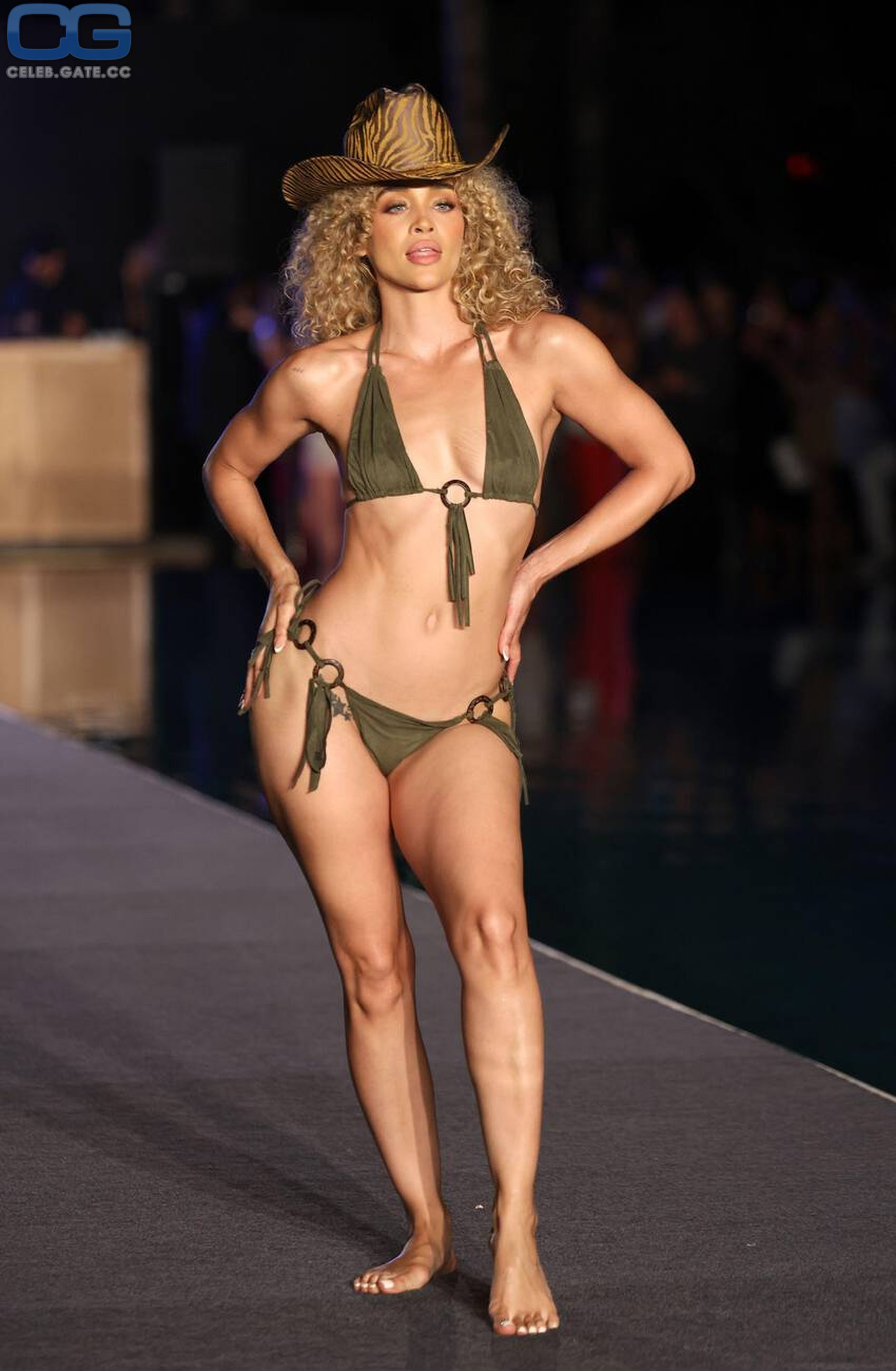 Jasmine Sanders 