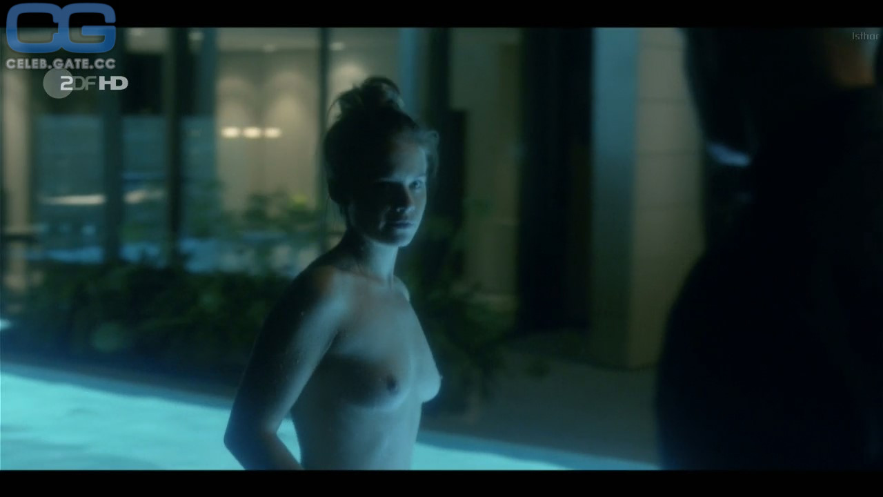 Jasna Fritzi Bauer topless.