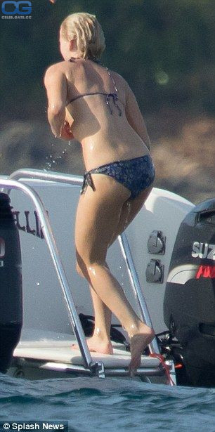 Jennifer Lawrence topless