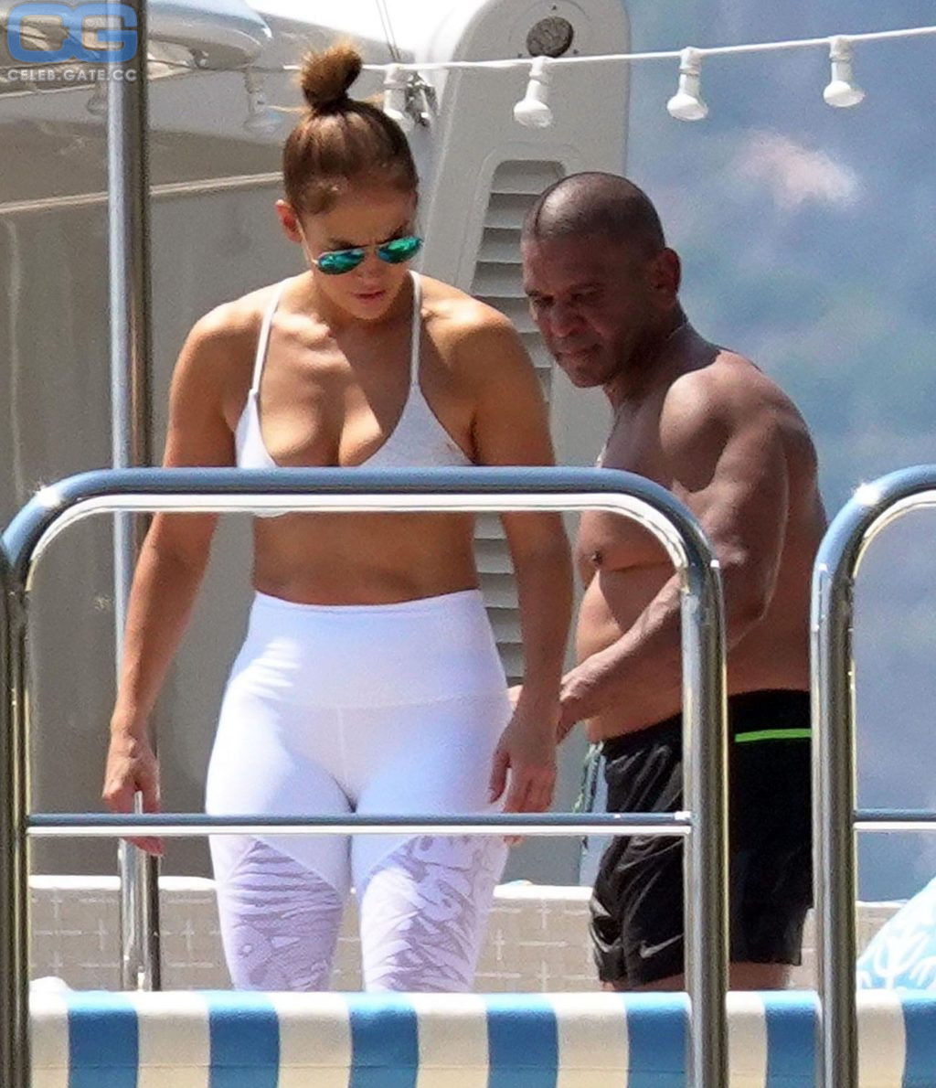 Jennifer Lopez leggings