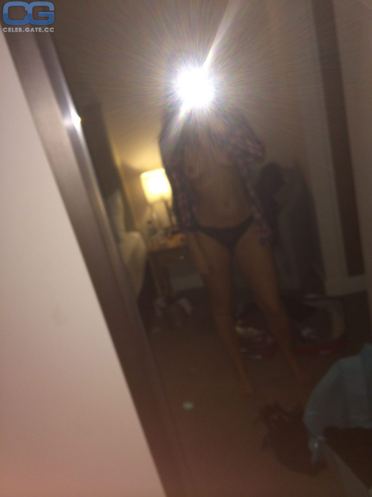 Jennifer Metcalfe nude