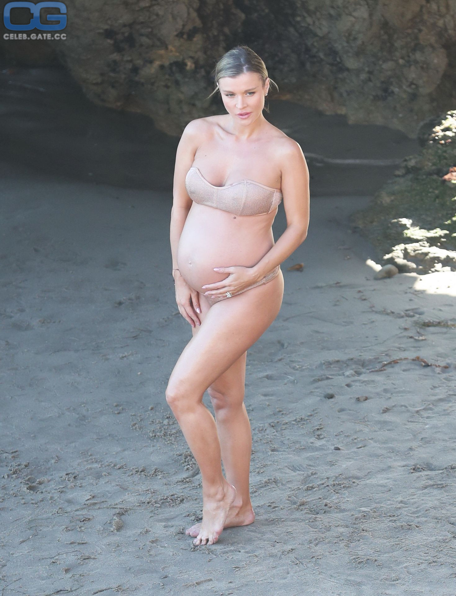 Naked photoshoot krupa joanna Joanna Krupa