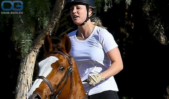 Kaley Cuoco 
