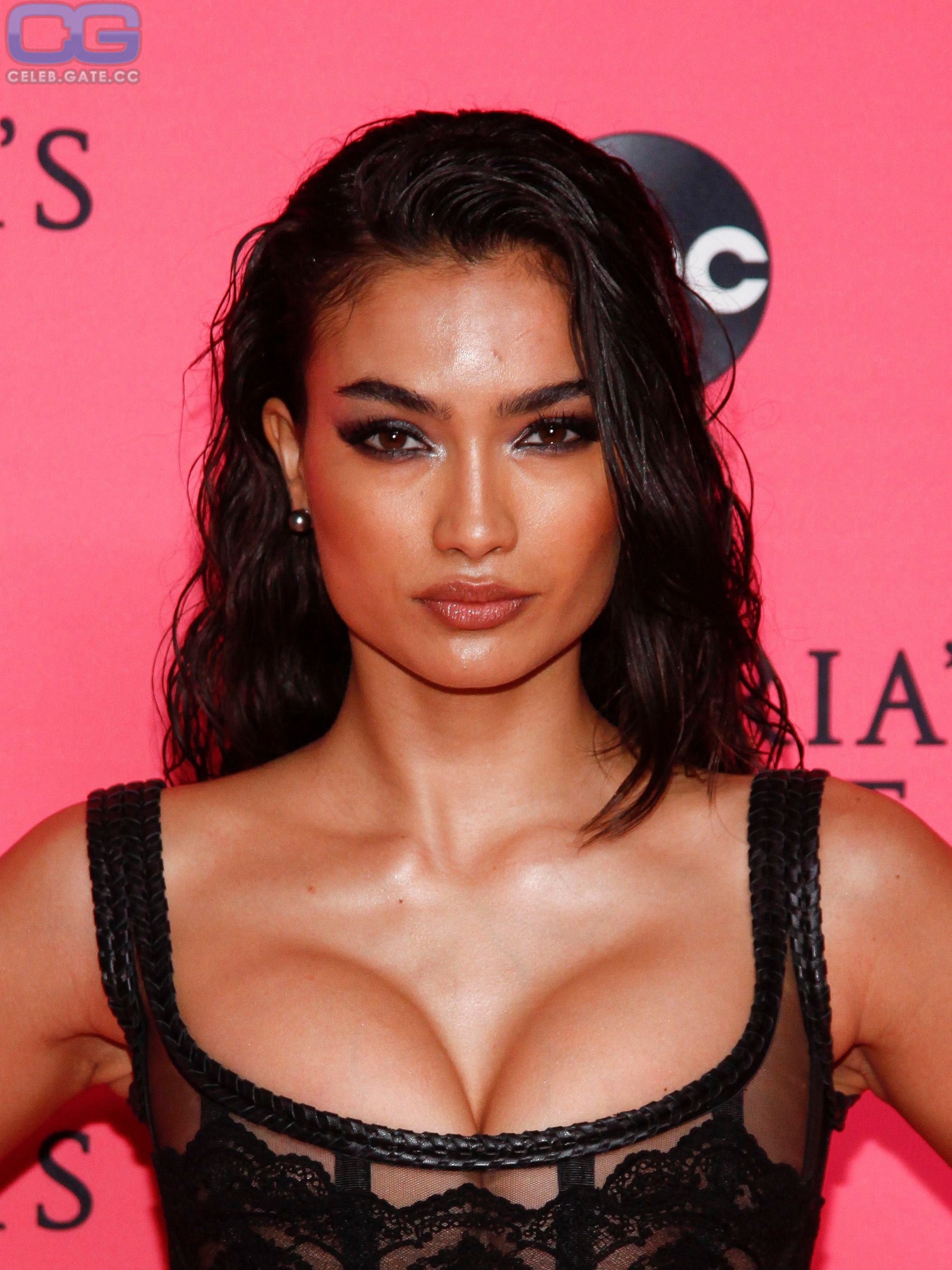 Kelly Gale 