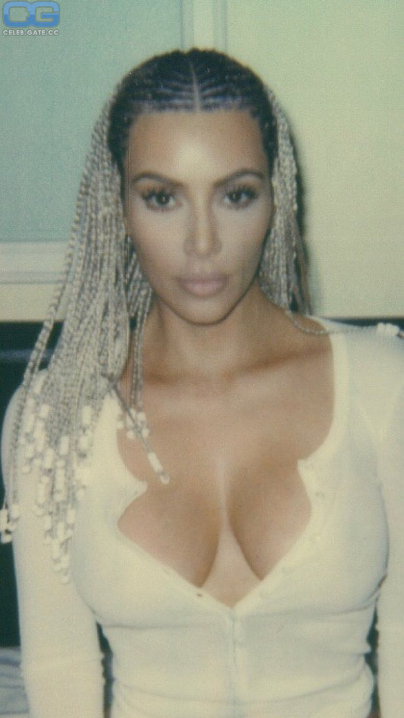 Kim Kardashian dekollete
