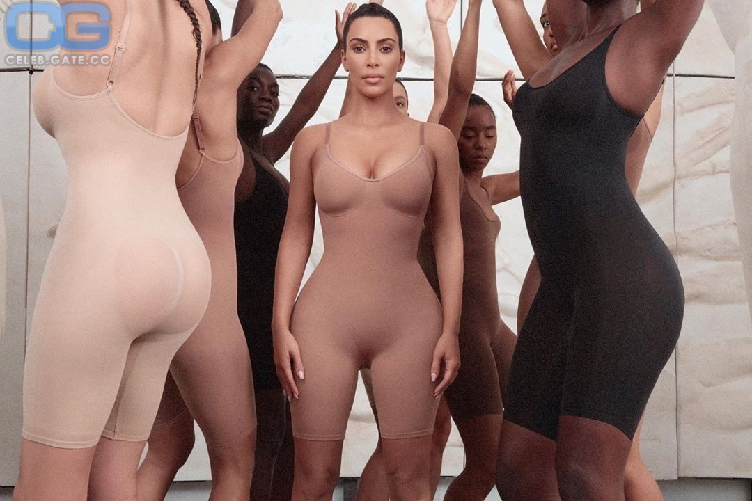 Kim Kardashian KIMONO