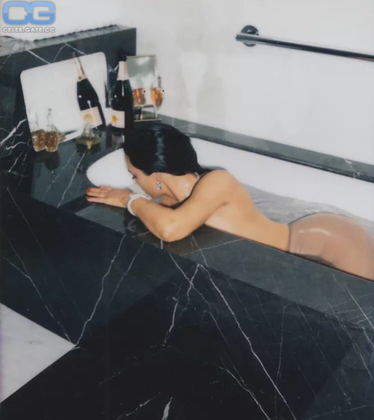Kim Kardashian leaked nudes