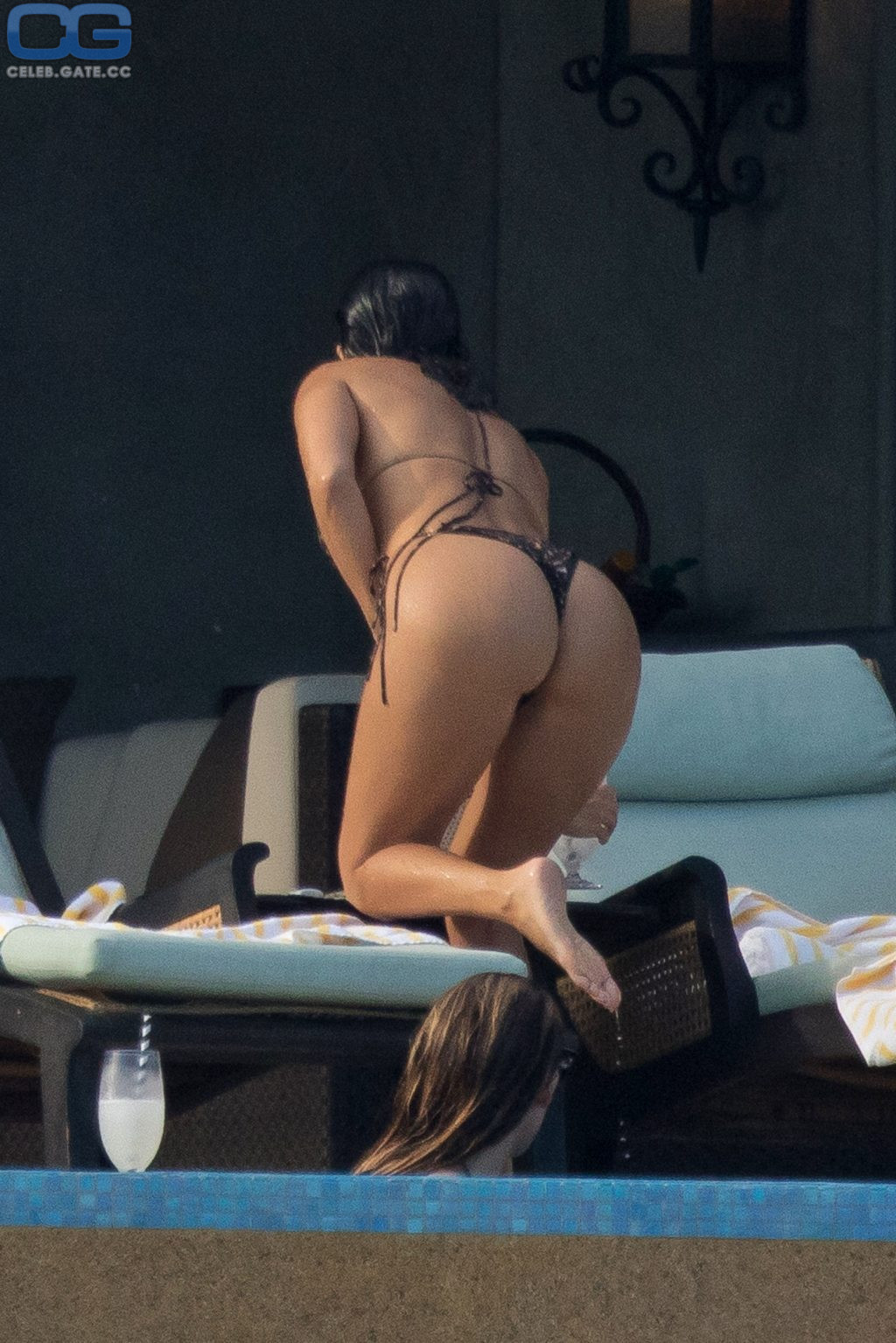 Kourtney Kardashian body