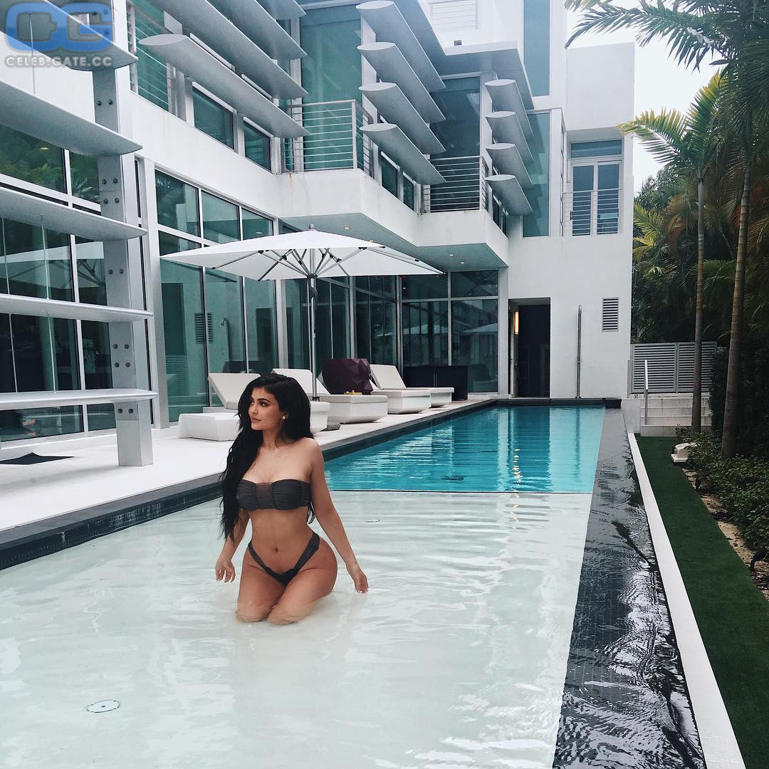 Kylie Jenner bkini