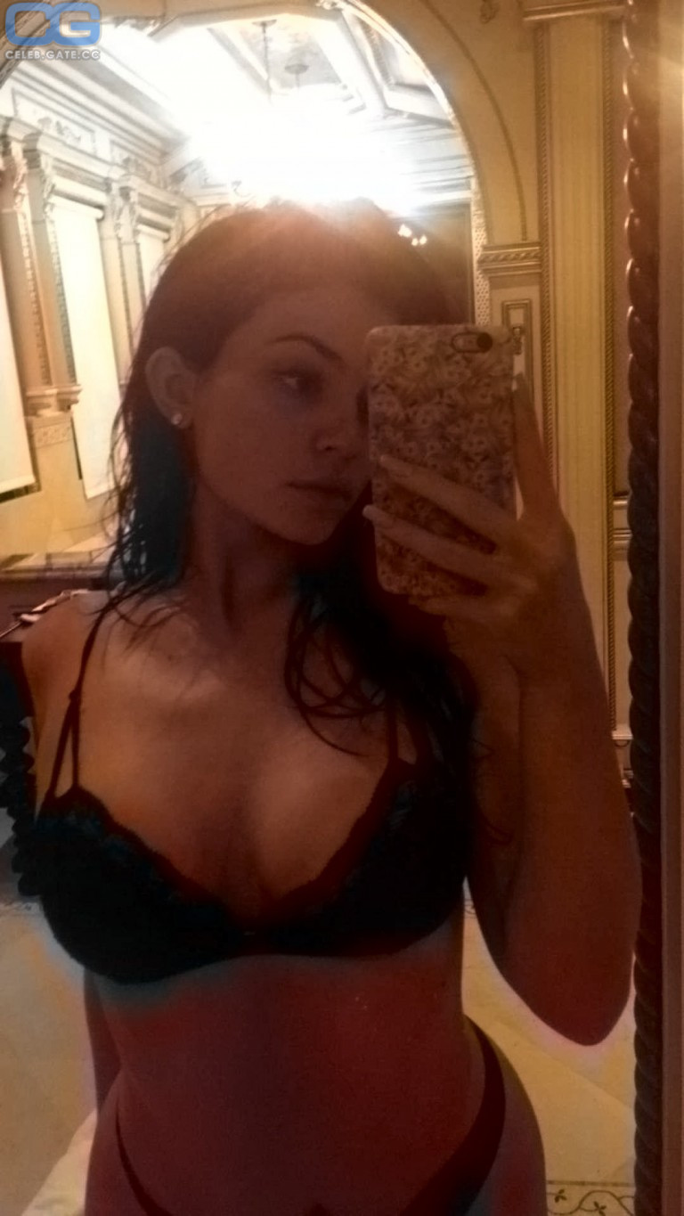 Kylie Jenner lingerie selfie