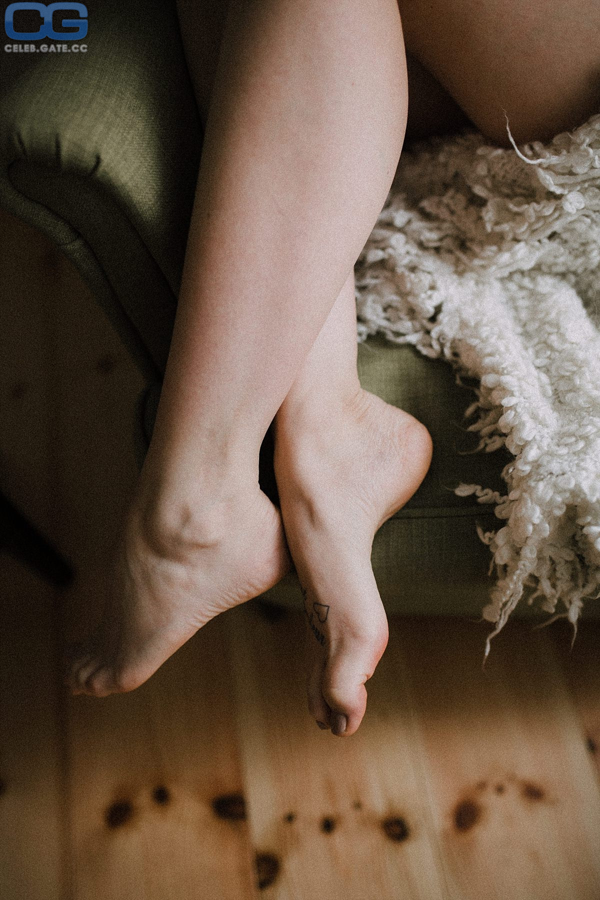 Lara Helmrich feet