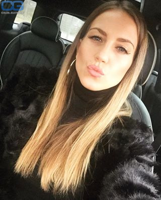 Lara Obersovszky selfie