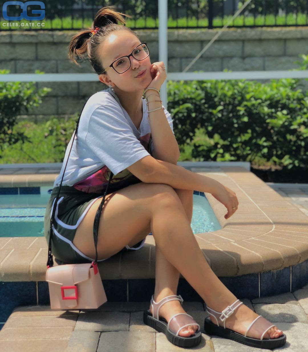 Larissa Manoela nackt, Nacktbilder, Playboy, Nacktfotos, Fakes, Oben Ohne