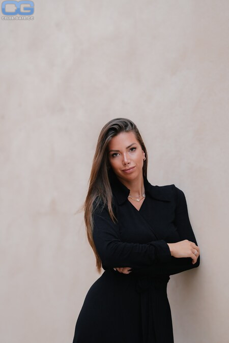 Laura Villars 