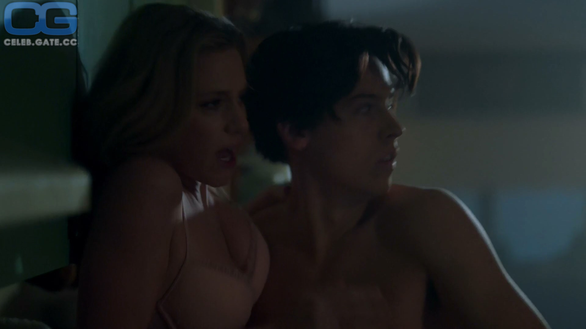 Lili Reinhart 