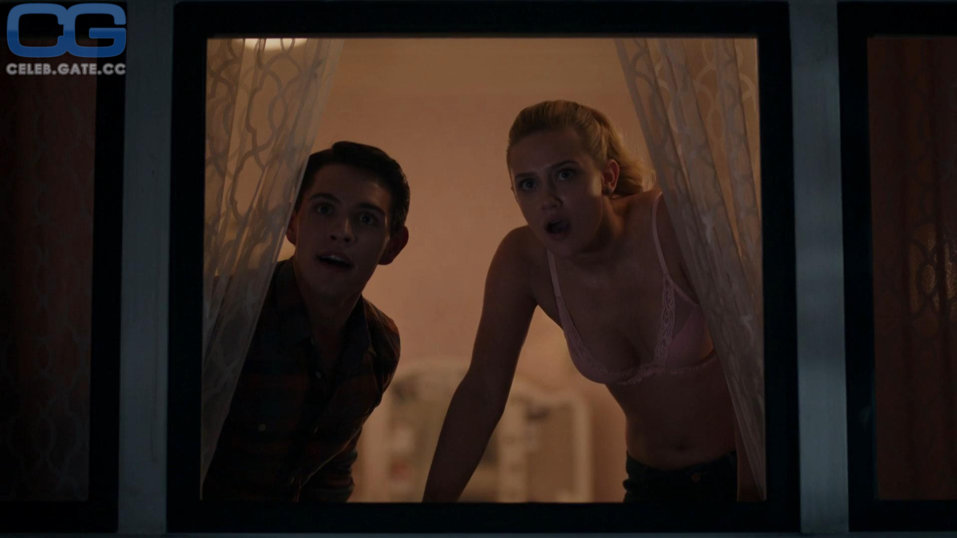 Lili Reinhart 