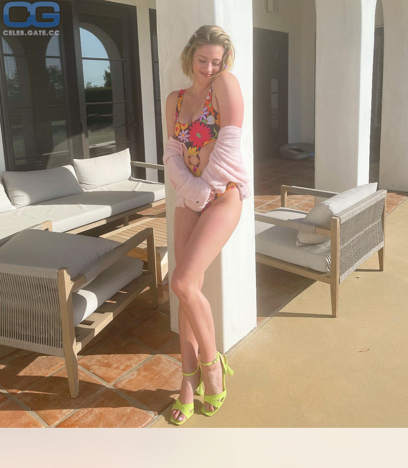 Lili Reinhart 